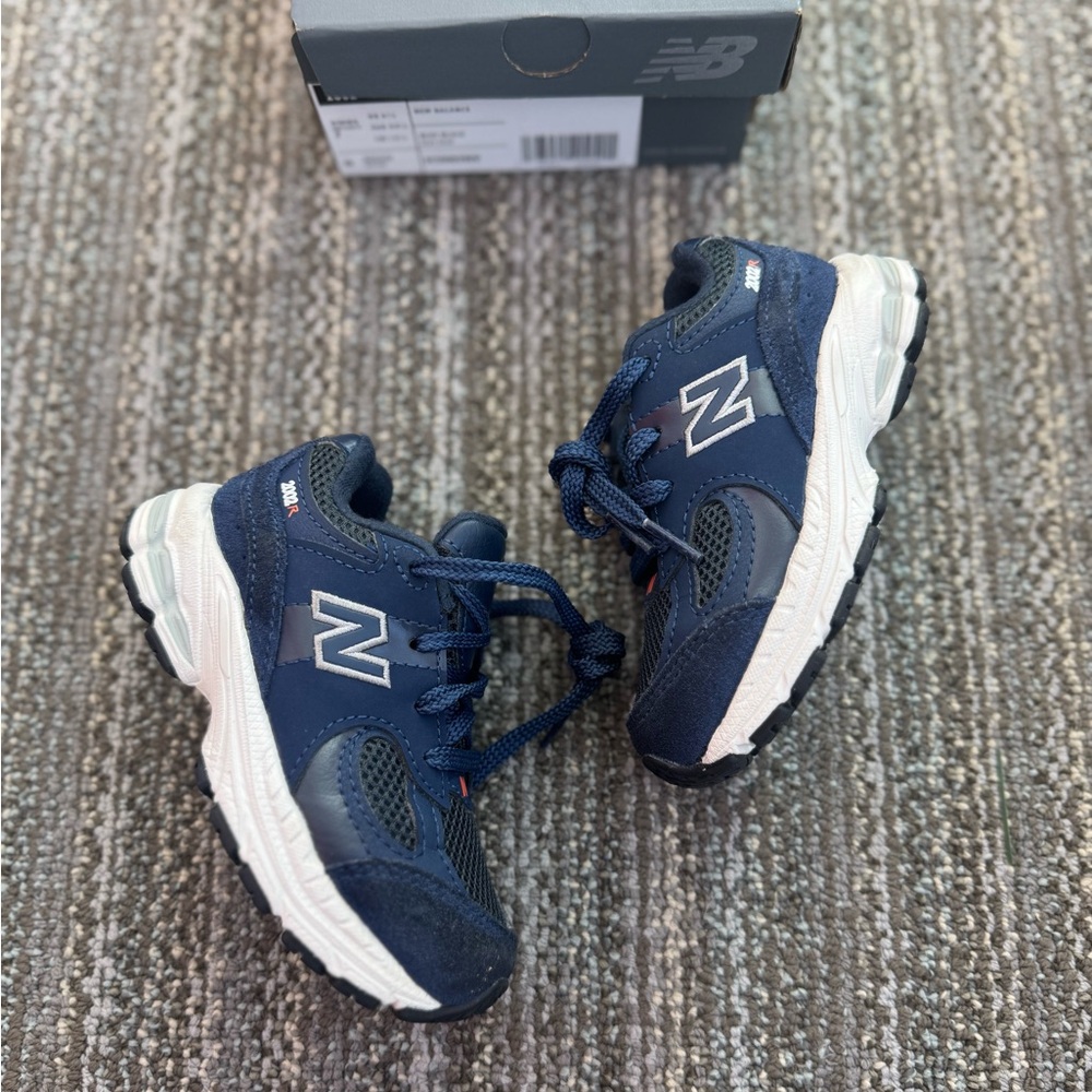 New Balance 2002| Kids Sneakers Sz7C
